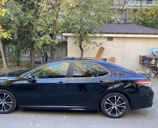 Verhuur Toyota Camry. Comfort, Premium Auto te huur in Georgië ✓ Borg van Borg van 200 GEL ✓ Verzekeringsmogelijkheden TPL.