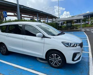 Vooraanzicht van een huurauto Suzuki Ertiga op Mauritius Luchthaven, Mauritius ✓ Auto #7367. ✓ Transmissie Automatisch TM ✓ 0 beoordelingen.