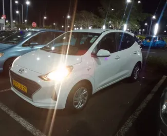 Vooraanzicht van een huurauto Hyundai i10 op Mauritius Luchthaven, Mauritius ✓ Auto #7371. ✓ Transmissie Automatisch TM ✓ 0 beoordelingen.