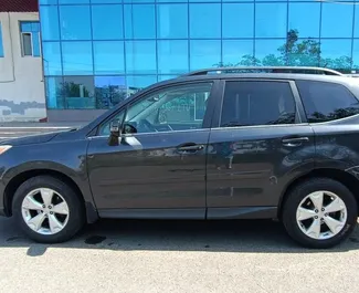 Vooraanzicht van een huurauto Subaru Forester in Tbilisi, Georgië ✓ Auto #7359. ✓ Transmissie Automatisch TM ✓ 1 beoordelingen.