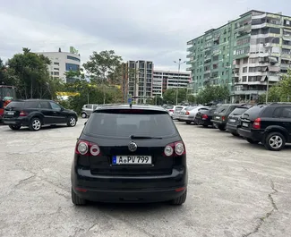 Vooraanzicht van een huurauto Volkswagen Golf Plus in Tirana, Albanië ✓ Auto #7339. ✓ Transmissie Automatisch TM ✓ 0 beoordelingen.