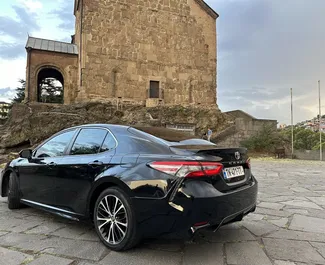 Verhuur Toyota Camry. Comfort, Premium Auto te huur in Georgië ✓ Borg van Zonder Borg ✓ Verzekeringsmogelijkheden TPL, FDW, Passagiers, Diefstal.