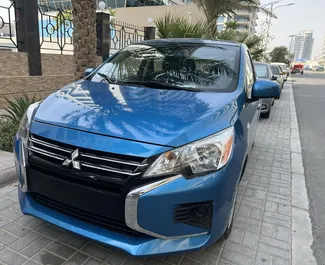 Vooraanzicht van een huurauto Mitsubishi Mirage in Dubai, Verenigde Arabische Emiraten ✓ Auto #7483. ✓ Transmissie Automatisch TM ✓ 3 beoordelingen.