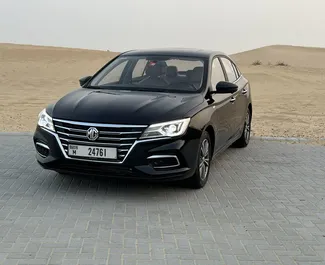 Vooraanzicht van een huurauto MG 5 in Dubai, Verenigde Arabische Emiraten ✓ Auto #7484. ✓ Transmissie Automatisch TM ✓ 0 beoordelingen.