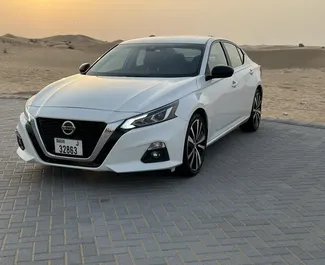 Vooraanzicht van een huurauto Nissan Altima in Dubai, Verenigde Arabische Emiraten ✓ Auto #7482. ✓ Transmissie Automatisch TM ✓ 1 beoordelingen.