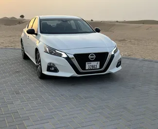 Autohuur Nissan Altima 2021 in in de VAE, met Benzine brandstof en 188 pk ➤ Vanaf 90 AED per dag.