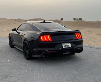 Benzine motor van 5,0L van Ford Mustang GT 2021 te huur in Dubai.