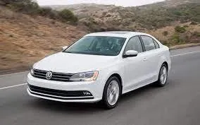 Vooraanzicht van een huurauto Volkswagen Jetta op de luchthaven van Agadir, Marokko ✓ Auto #7558. ✓ Transmissie Automatisch TM ✓ 0 beoordelingen.