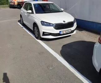 Vooraanzicht van een huurauto Skoda Fabia in Tivat, Montenegro ✓ Auto #7447. ✓ Transmissie Automatisch TM ✓ 1 beoordelingen.