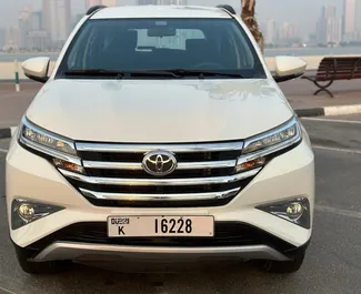 Vooraanzicht van een huurauto Toyota Rush in Dubai, Verenigde Arabische Emiraten ✓ Auto #7364. ✓ Transmissie Automatisch TM ✓ 0 beoordelingen.