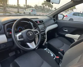 Verhuur Toyota Rush. Comfort, Crossover, Minivan Auto te huur in de VAE ✓ Borg van Borg van 2000 AED ✓ Verzekeringsmogelijkheden [].