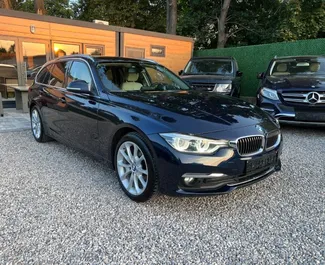 Vooraanzicht van een huurauto BMW 3-series Touring op luchthaven Burgas, Bulgarije ✓ Auto #1846. ✓ Transmissie Automatisch TM ✓ 0 beoordelingen.