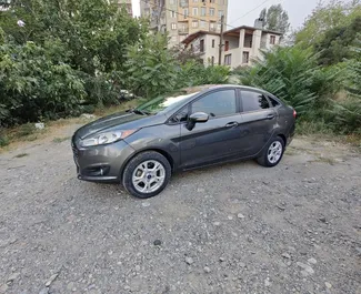 Benzine motor van 1,6L van Ford Fiesta 2016 te huur in Tbilisi.