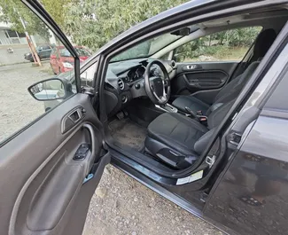 Verhuur Ford Fiesta. Economy Auto te huur in Georgië ✓ Borg van Zonder Borg ✓ Verzekeringsmogelijkheden TPL, CDW, SCDW, FDW, Passagiers, Diefstal.