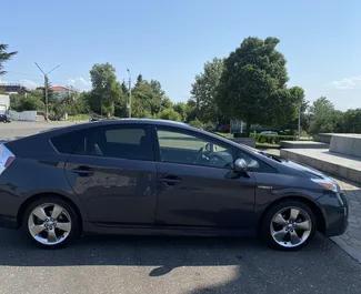 Verhuur Toyota Prius. Economy, Comfort Auto te huur in Georgië ✓ Borg van Borg van 300 GEL ✓ Verzekeringsmogelijkheden TPL, CDW, Passagiers.