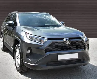 Vooraanzicht van een huurauto Toyota Rav4 in Jerevan, Armenië ✓ Auto #1170. ✓ Transmissie Automatisch TM ✓ 0 beoordelingen.