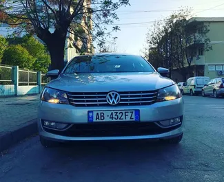 Vooraanzicht van een huurauto Volkswagen Passat in Tirana, Albanië ✓ Auto #7858. ✓ Transmissie Automatisch TM ✓ 0 beoordelingen.