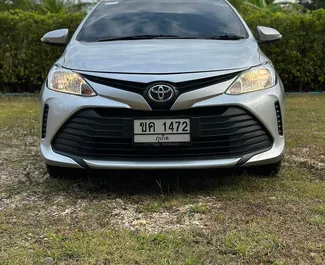 Benzine motor van 1,3L van Toyota Vios 2019 te huur op de luchthaven van Phuket.