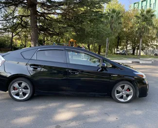 Verhuur Toyota Prius. Economy, Comfort Auto te huur in Georgië ✓ Borg van Borg van 300 GEL ✓ Verzekeringsmogelijkheden TPL, CDW, Passagiers.