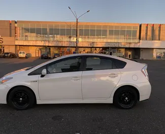 Autohuur Toyota Prius 2010 in in Georgië, met Hybride brandstof en 170 pk ➤ Vanaf 80 GEL per dag.