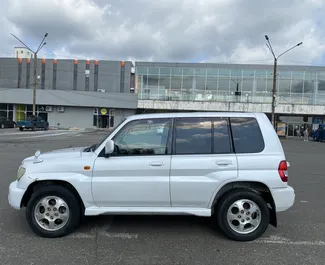 Autohuur Mitsubishi Pajero Io 2005 in in Georgië, met Benzine brandstof en 180 pk ➤ Vanaf 90 GEL per dag.