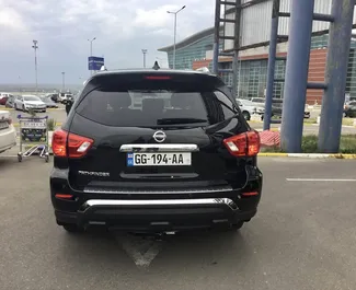 Benzine motor van 3,5L van Nissan Pathfinder 2020 te huur in Tbilisi.