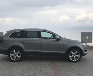 Vooraanzicht van een huurauto Audi Q7 in Tirana, Albanië ✓ Auto #7853. ✓ Transmissie Automatisch TM ✓ 0 beoordelingen.