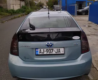 Interieur van Toyota Prius te huur in Georgië. Een geweldige auto met 5 zitplaatsen en een Automatisch transmissie.