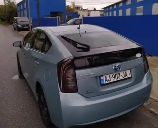 Toyota Prius 2013 met Vooraandrijving systeem, beschikbaar op de luchthaven van Koetaisi.