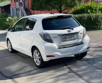 Autohuur Toyota Yaris 2013 in in Albanië, met Hybride brandstof en 75 pk ➤ Vanaf 24 EUR per dag.