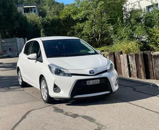 Autohuur Toyota Yaris #7859 Automatisch in Tirana, uitgerust met 1,5L motor ➤ Van Erjet in Albanië.