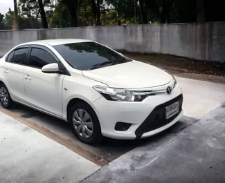 Vooraanzicht van een huurauto Toyota Vios in Bangkok, Thailand ✓ Auto #7412. ✓ Transmissie Automatisch TM ✓ 4 beoordelingen.