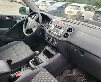 Benzine motor van 2,0L van Volkswagen Tiguan 2010 te huur in Tbilisi.
