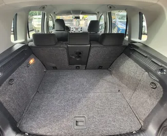 Volkswagen Tiguan 2010 met Vooraandrijving systeem, beschikbaar in Tbilisi.