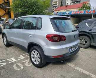 Verhuur Volkswagen Tiguan. Comfort, Crossover Auto te huur in Georgië ✓ Borg van Zonder Borg ✓ Verzekeringsmogelijkheden TPL, CDW, SCDW, FDW, Passagiers, Diefstal.