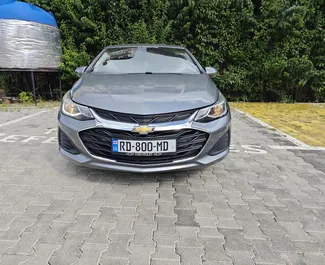 Verhuur Chevrolet Cruze. Comfort Auto te huur in Georgië ✓ Borg van Borg van 260 GEL ✓ Verzekeringsmogelijkheden TPL, CDW, SCDW, FDW, Passagiers, Diefstal.