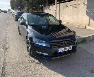 Vooraanzicht van een huurauto Volkswagen Passat in Tbilisi, Georgië ✓ Auto #7865. ✓ Transmissie Automatisch TM ✓ 0 beoordelingen.