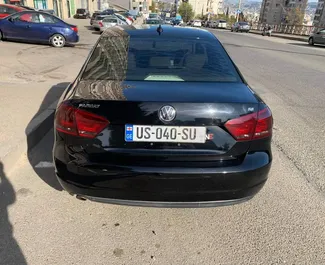 Autohuur Volkswagen Passat 2012 in in Georgië, met Benzine brandstof en 160 pk ➤ Vanaf 80 GEL per dag.