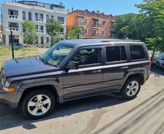 Autohuur Jeep Patriot 2014 in in Georgië, met Benzine brandstof en 176 pk ➤ Vanaf 70 GEL per dag.