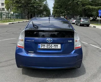 Interieur van Toyota Prius te huur in Georgië. Een geweldige auto met 5 zitplaatsen en een Automatisch transmissie.