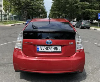 Interieur van Toyota Prius te huur in Georgië. Een geweldige auto met 5 zitplaatsen en een Automatisch transmissie.