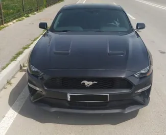 Vooraanzicht van een huurauto Ford Mustang Coupe in Bakoe, Azerbeidzjan ✓ Auto #7957. ✓ Transmissie Automatisch TM ✓ 0 beoordelingen.