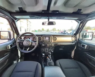 Autohuur Jeep Wrangler Sahara 2020 in in Azerbeidzjan, met Benzine brandstof en 272 pk ➤ Vanaf 200 AZN per dag.