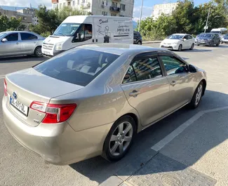 Benzine motor van 1,6L van Toyota Camry 2013 te huur in Tbilisi.