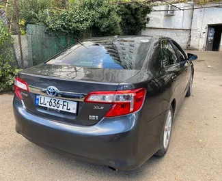 Benzine motor van 1,6L van Toyota Camry 2013 te huur in Tbilisi.