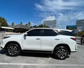 Autohuur Toyota Fortuner #8104 Automatisch op de luchthaven van Samui, uitgerust met 2,4L motor ➤ Van Alonggorn in Thailand.