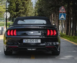 Benzine motor van 2,3L van Ford Mustang Cabrio 2018 te huur in Tbilisi.