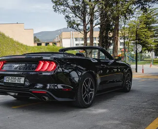 Verhuur Ford Mustang Cabrio. Premium, Luxe, Cabriolet Auto te huur in Georgië ✓ Borg van Zonder Borg ✓ Verzekeringsmogelijkheden TPL, FDW, Diefstal, Jonge.