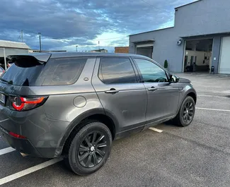 Verhuur Land Rover Discovery Sport. Comfort, Premium, SUV Auto te huur in Albanië ✓ Borg van Borg van 200 EUR ✓ Verzekeringsmogelijkheden TPL, CDW, SCDW, FDW, Buitenland, Jonge.