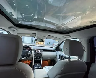 Land Rover Discovery Sport 2015 beschikbaar voor verhuur in Tirana, met een kilometerlimiet van onbeperkt.